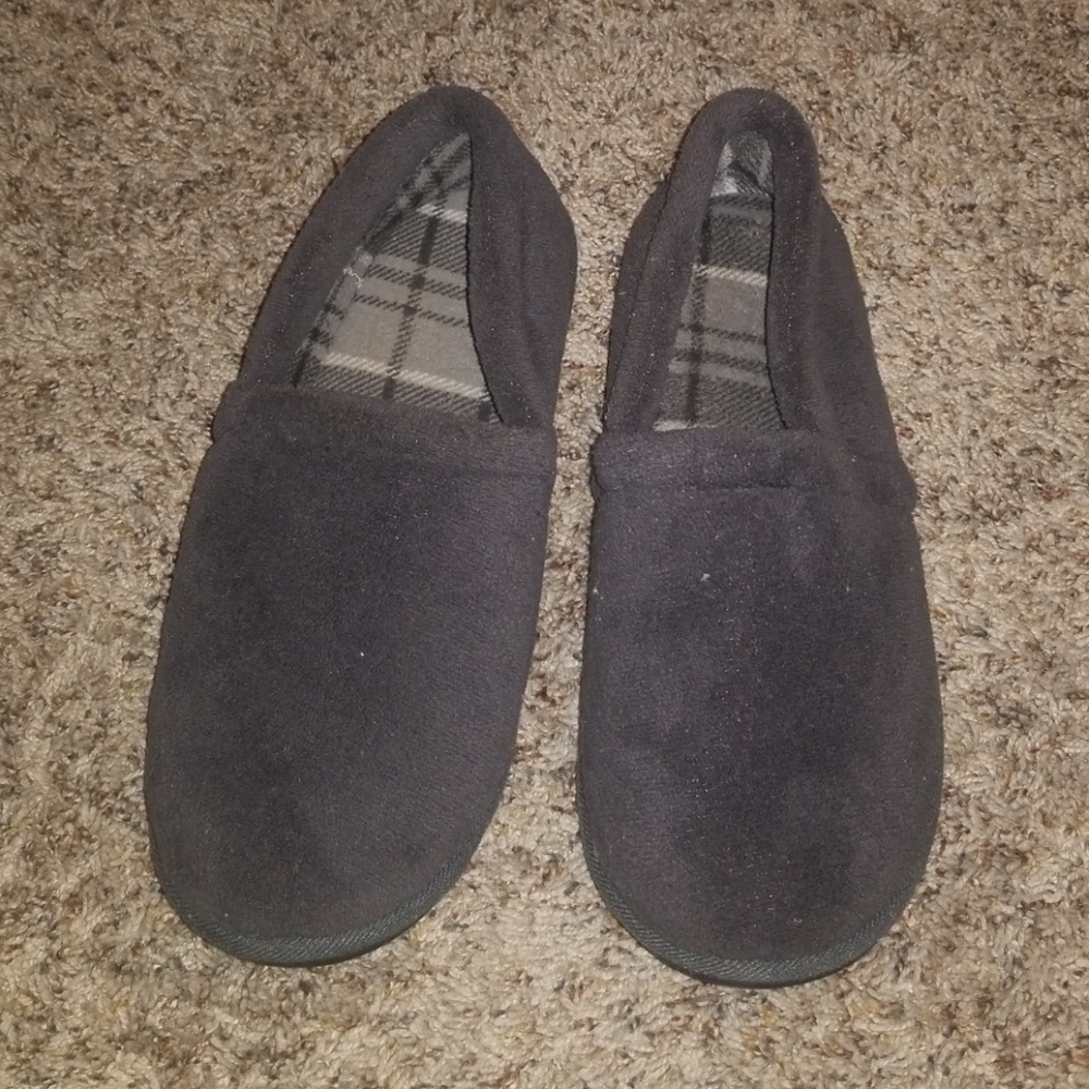 Fuzzy slippers medium size 9-10